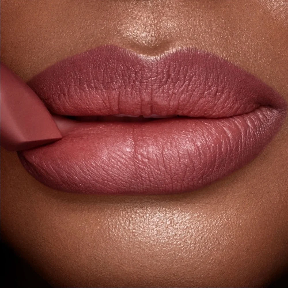 💋 Charlotte Tilbury Matte Revolution Lipstick - Pillow Talk 2 Medium